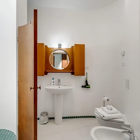 The Round House - Happy * Arco